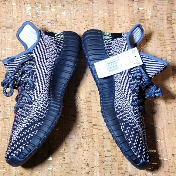 Yeezy Boost 350 V2 Yecheil Men's Size          8.5 New with Tags and Box - Picture 3 of 13